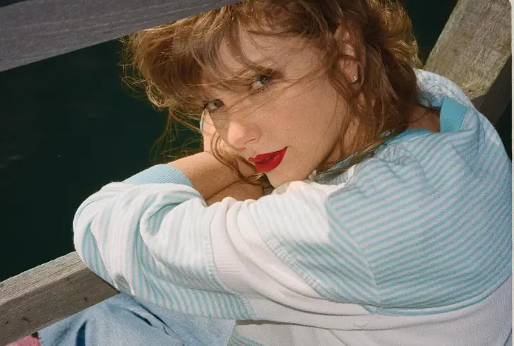 What is Taylor Swift's Favorite Food - Taylor enjoys indulging in both sweet and savory treats, from homemade to celebratory desserts.