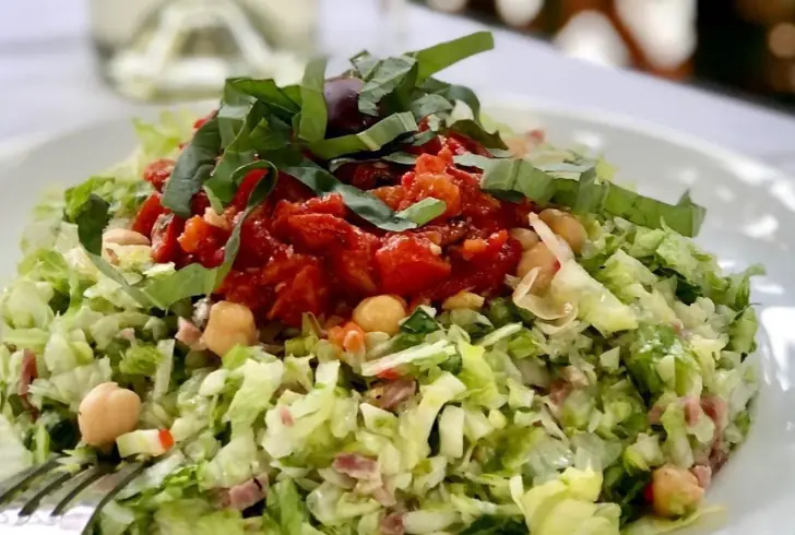 Kardashian salad recipe: A vibrant mix of textures and flavors in the La Scala salad.
