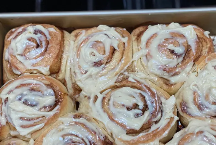 What is Taylor Swift's Favorite Food - Taylor, a passionate baker, delights her loved ones with irresistible cinnamon rolls and pumpkin loaves